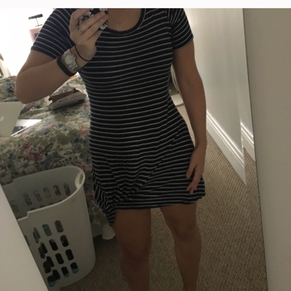 ONLY ONE LEFT! Sz LARGE Navy striped twisted dress - Picture 4 of 4